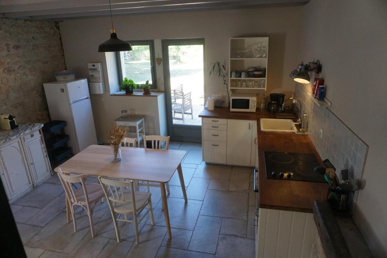 Le Gîte de Moquesouris Nazelles-Négron Extérieur photo
